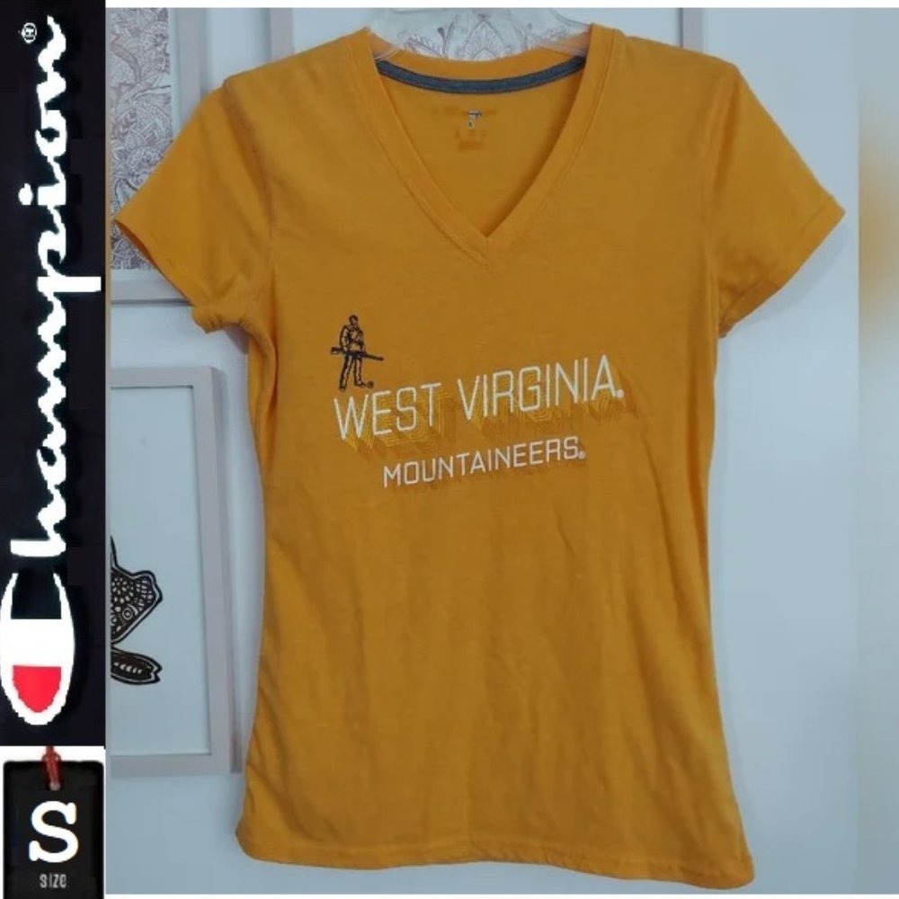🎁10/$25 WVU fitted ladies t-shirt,  size small